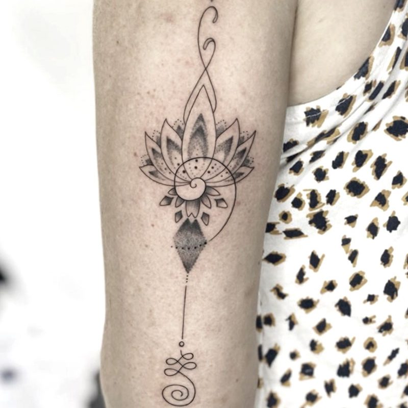 Tatuaje fine line de Kilauea