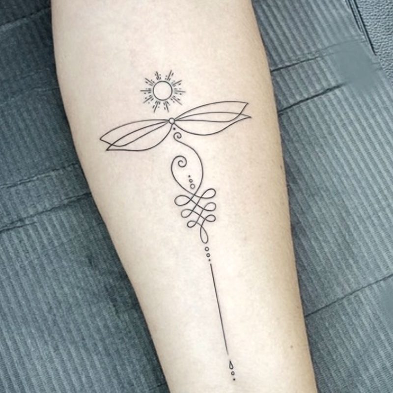 Tatuaje en línea fina